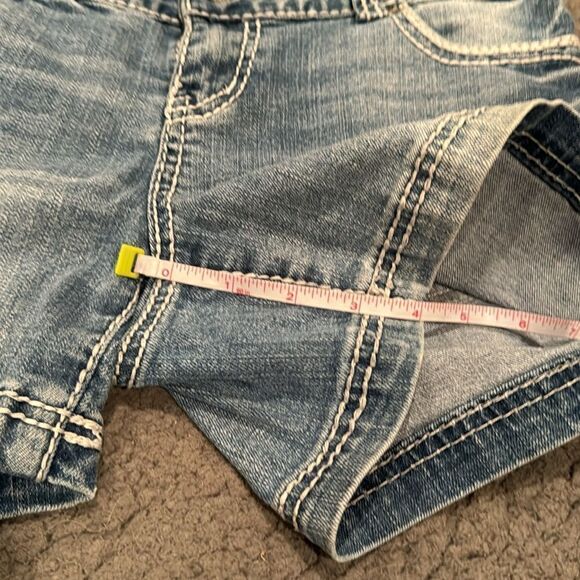 Maurice’s Jean Shorts Size 3/4 Denim Distressed - Picture 4 of 6